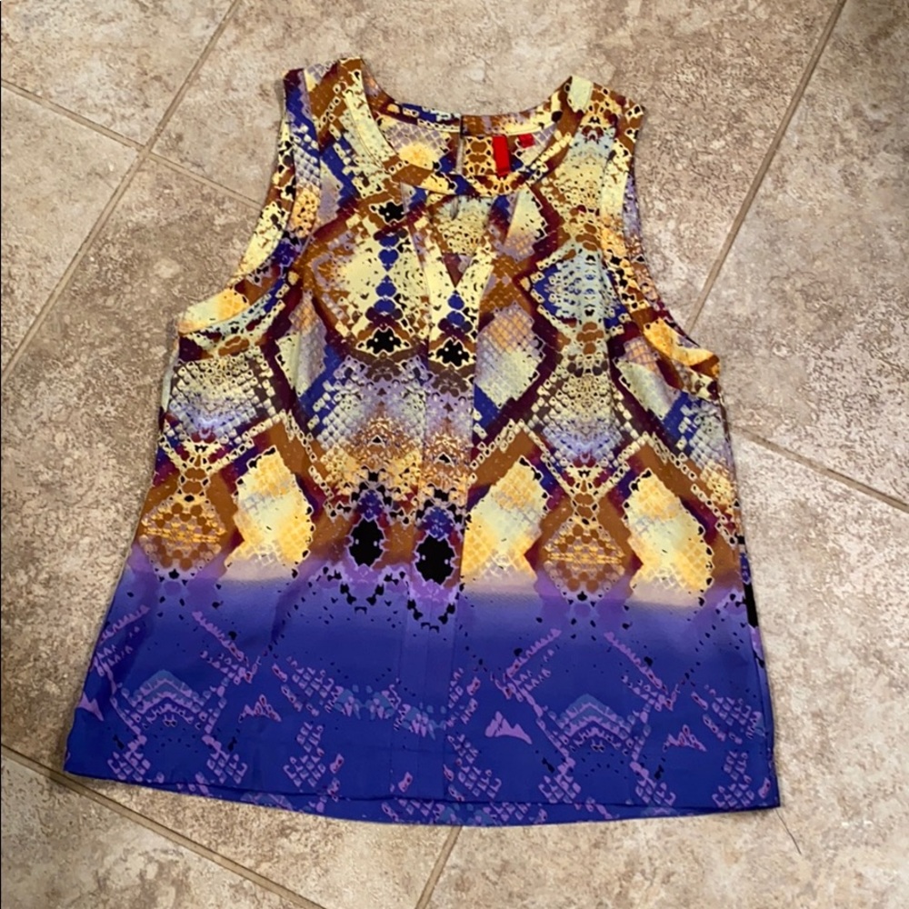 Make a statement!!! Keyhole sleeveless blouse!